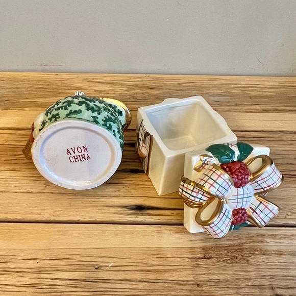 Avon St Nicholas Sugar And Creamer Ceramic Set - Picture 6 of 9